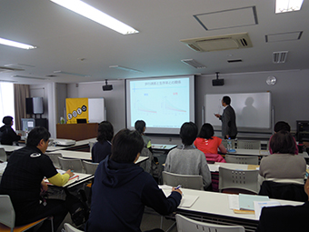 神崎先生の講義の写真