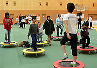 ヨガ、太極拳、バランスボール、セラバンド、ストレッチング、トランポビクス